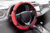 Фото Оплетка на руль размер М (38см) эко-кожа со спонжевыми вставками, черно-красная Kraft KT800356 Kraft