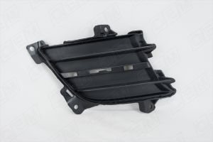 Заглушка противотуманной фары правая mazda gh oem1429r O.E.M.