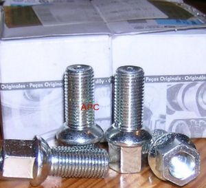 Болт крепления колеса М16 WHT001812 Vag