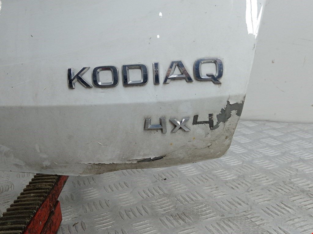 Б/У 565827023A Крышка (дверь) багажника Skoda Kodiaq (2017-2021) вмятина, загнут угол, вырезана ниша bu6a2103886 Б/У запчасти