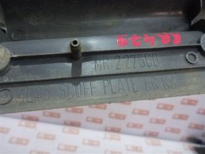 Б/у  MR227560 накладка на порог Mitsubishi Montero Sport 2000 K90 6G72  Задн. Прав. внутренняя BU3A70501 Б/У запчасти