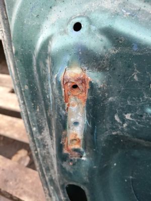 Б/у  64401-05060 крышка багажника Toyota Avensis 1999 AT220L, седан 4AFE    У нас есть видеообзор то bu3a151824 Б/У запчасти