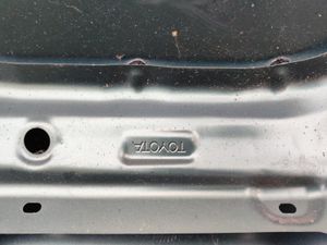 Б/у  64401-05060 крышка багажника Toyota Avensis 1999 AT220L, седан 4AFE    У нас есть видеообзор то bu3a151824 Б/У запчасти