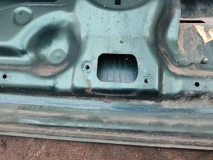 Б/у  64401-05060 крышка багажника Toyota Avensis 1999 AT220L, седан 4AFE    У нас есть видеообзор то bu3a151824 Б/У запчасти