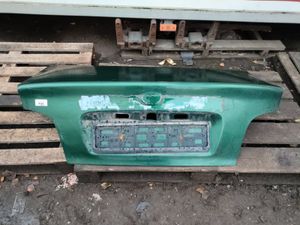 Б/у  64401-05060 крышка багажника Toyota Avensis 1999 AT220L, седан 4AFE    У нас есть видеообзор то bu3a151824 Б/У запчасти