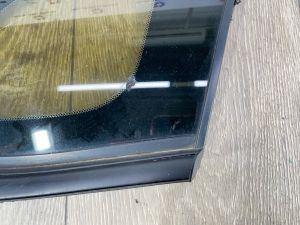 Б/у  83300-EW000 Стекло кузовное глухое Nissan Almera 2013 Седан K4M   Прав. by9l40459 Б/У запчасти