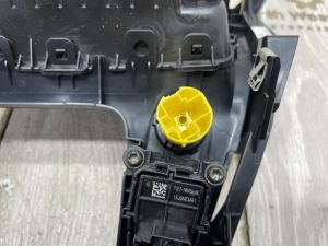 Б/у  2013278 Блок управления климатической установкой Ford Focus 3   1,6    ПОСЛЕ 2014 ГОДА by9l22787 Б/У запчасти