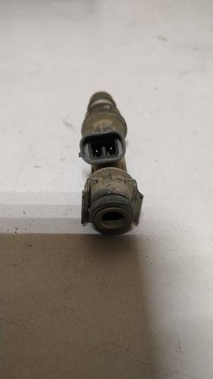 Б/у  96334808 Форсунка топливная Daewoo Nexia 1995  Без дефектов by2k13550 Б/У запчасти