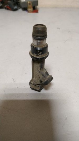 Б/у  96334808 Форсунка топливная Daewoo Nexia 1995  Без дефектов by2k13550 Б/У запчасти