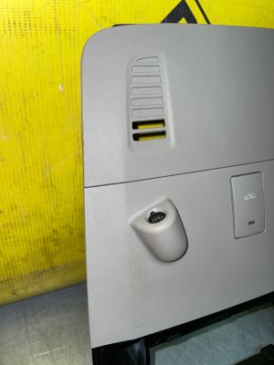 Б/у  13309524 Плафон подсветки салона Opel Astra  J     Плафон подсветки салона Opel Astra J 2009—20 by6j10523 Б/У запчасти