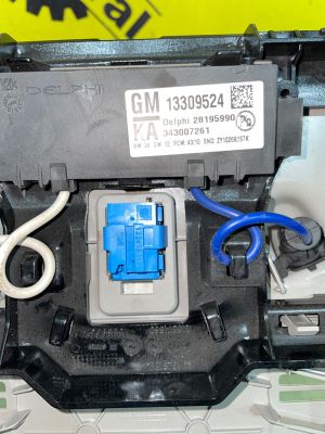 Б/у  13309524 Плафон подсветки салона Opel Astra  J     Плафон подсветки салона Opel Astra J 2009—20 by6j10523 Б/У запчасти