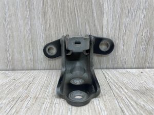 Б/у  793102E000 Петля двери Kia Ceed  ED   Перед. Лев. Петля двери передняя левая верхняя Kia Ceed E by6j38618 Б/У запчасти