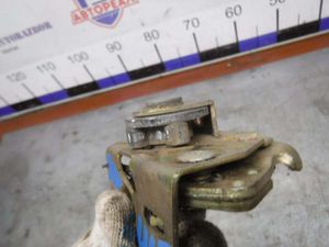 Б/у  2103620501210 замок двери ВАЗ Нива 2005 2131 1,8  Задн. Прав. bu1a32161 Б/У запчасти