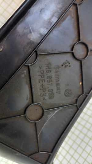 Б/У 1H6857059 Накладка декоративная комбинации приборов для Volkswagen Golf Vento (1991-1997). Произ by8f2113975 Б/У запчасти