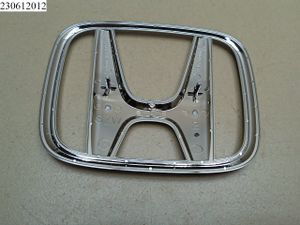 Б/У 75700T0AR90 Эмблема на решетку радиатора Honda CR-V 2012- by6230612012 Б/У запчасти