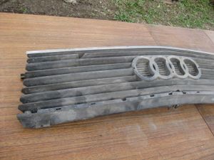 Б/у  44385365501C Решетка радиатора Audi 100  1984 WC 2,0 МКПП Артикул: 8823076 OEM: 44385365501C  4 by5k8823076 Б/У запчасти