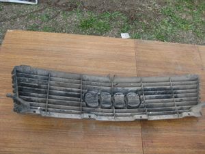 Б/у  44385365501C Решетка радиатора Audi 100  1984 WC 2,0 МКПП Артикул: 8823076 OEM: 44385365501C  4 by5k8823076 Б/У запчасти