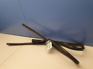 Б/у   6814260050 Уплотнитель стекла задней правой двери для Toyota Land Cruiser Prado 120 2002-2009 by1a255823 Б/У запчасти