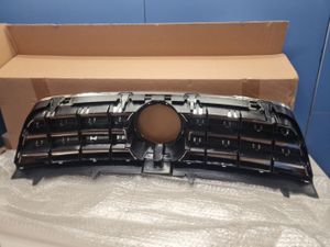 Б/у   STVW600930 Решетка радиатора для Volkswagen Touareg 2002-2010 BY1A327979 Б/У запчасти
