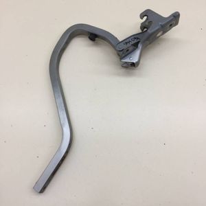 Б/у  21905605010 Петля крышки багажника Datsun on-DO  2014> Правая. Оригинал.  внутренний артикул: 5 by1h594091 Б/У запчасти