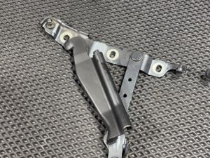 Б/у  8F0827302B Петля крышки (двери) багажника Audi S5 B8 (2007-2016) 2014 bu6ap15217180 Б/У запчасти