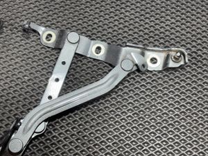 Б/у  8F0827302B Петля крышки (двери) багажника Audi S5 B8 (2007-2016) 2014 bu6ap15217180 Б/У запчасти