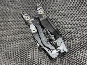 Б/у  8F0827302B Петля крышки (двери) багажника Audi S5 B8 (2007-2016) 2014 bu6ap15217180 Б/У запчасти